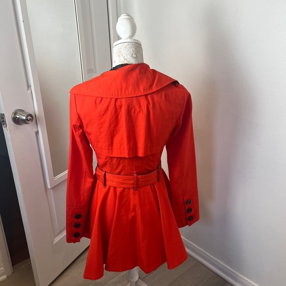 Woman’s jacket - Picture 3 of 3